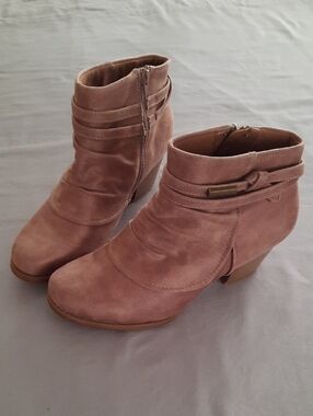 Women's Suede Ankle Booties in Dusty Pink - Size 7 1/2W